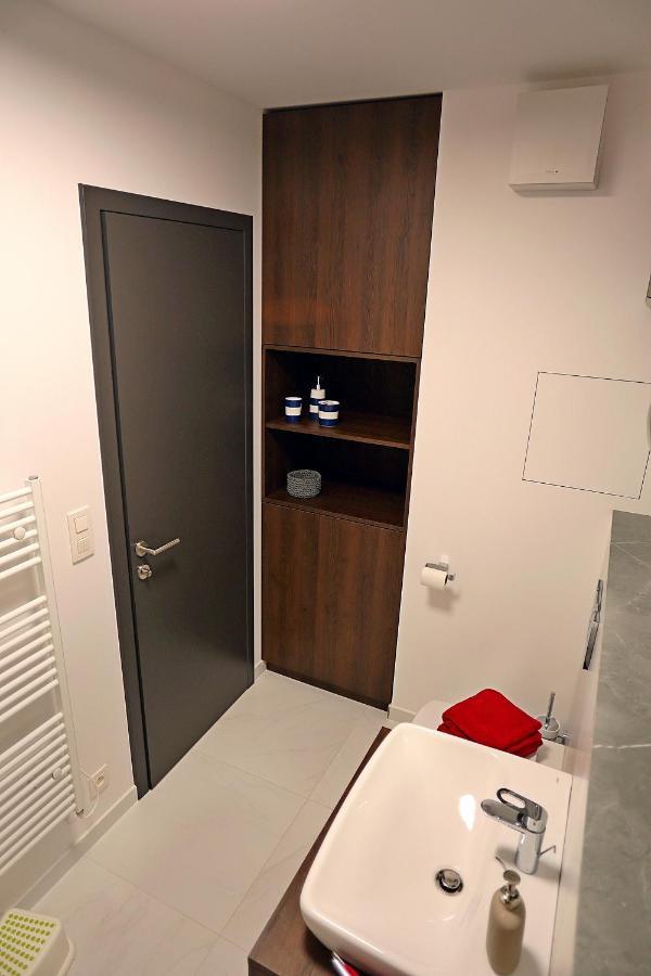 Modern Apartment Near The City Centre Urban ブラチスラヴァ エクステリア 写真