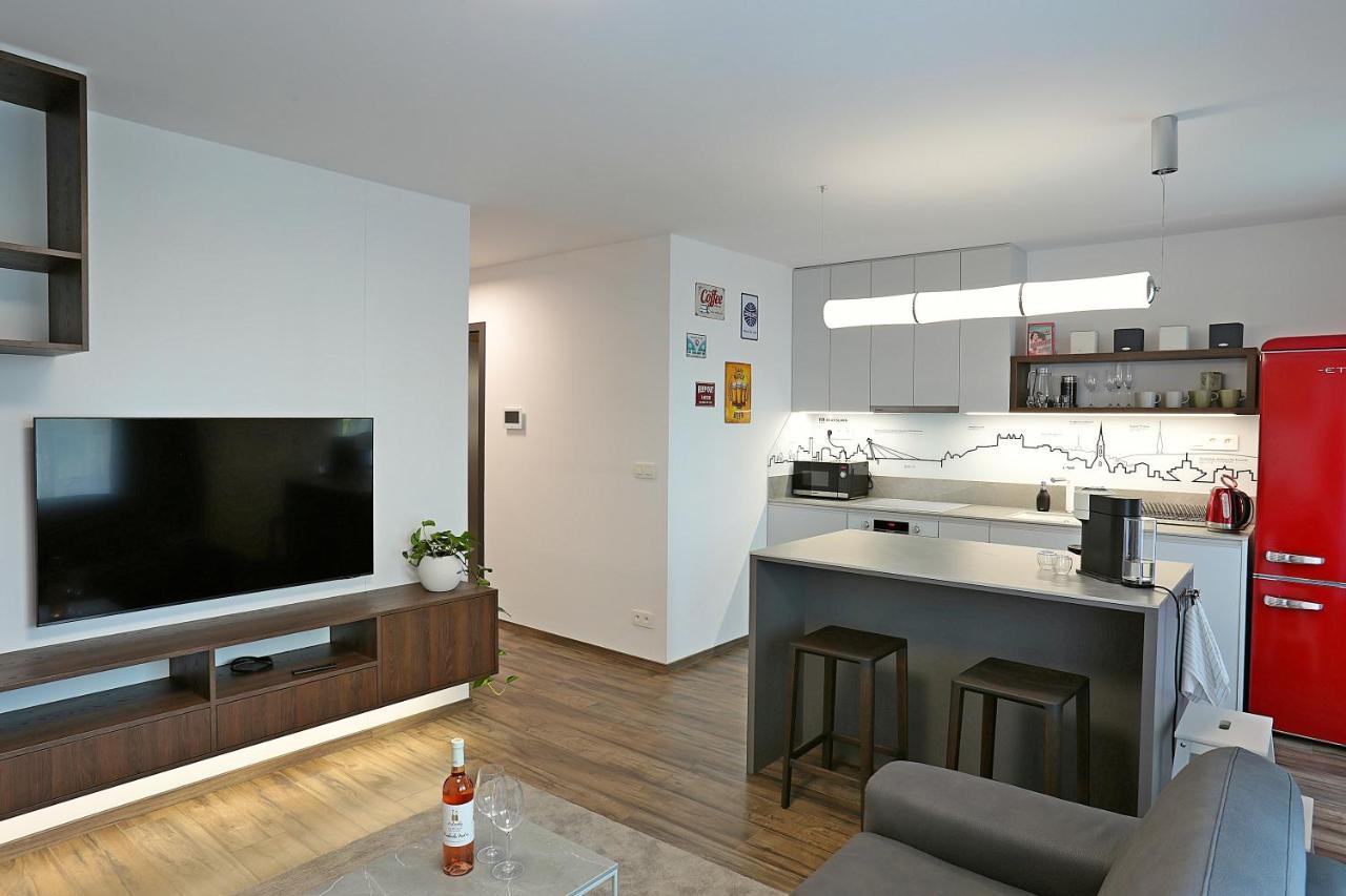 Modern Apartment Near The City Centre Urban ブラチスラヴァ エクステリア 写真
